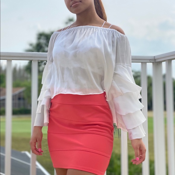 Off Shoulder Blouse - Picture 2 of 3